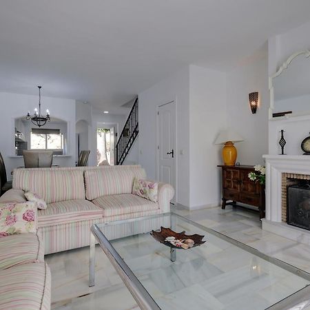 Quaint 2 Bedroom Townhouse With Pool Close To Sea! ベナルマデナ エクステリア 写真