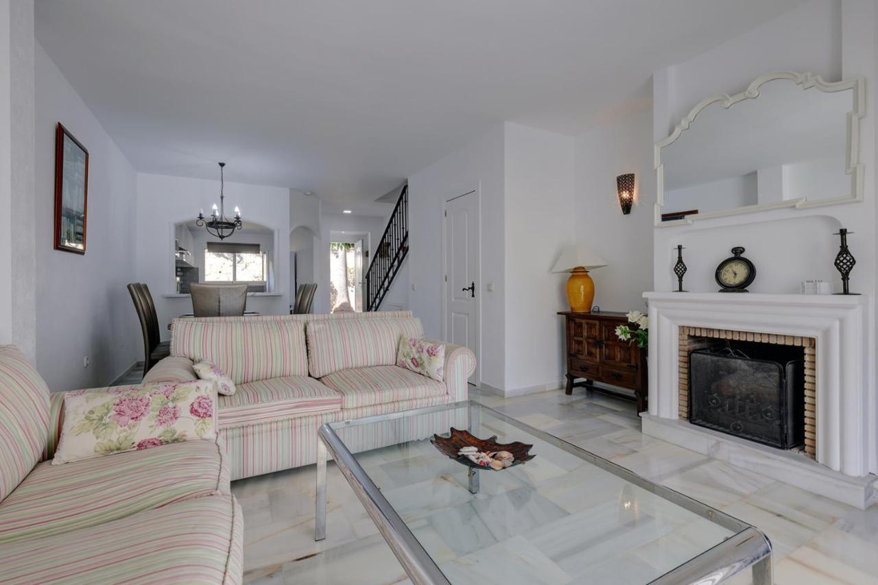 Quaint 2 Bedroom Townhouse With Pool Close To Sea! ベナルマデナ エクステリア 写真