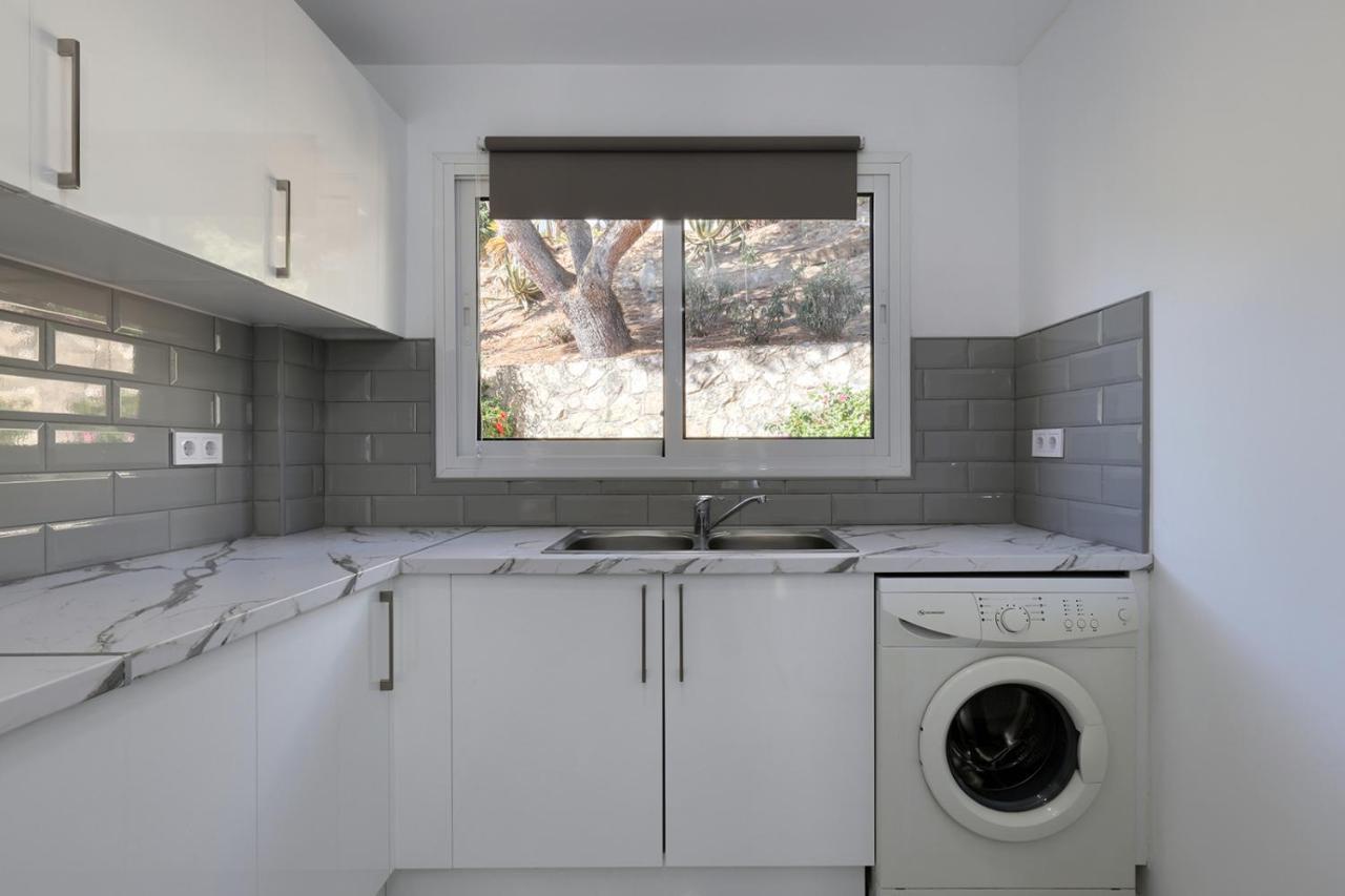Quaint 2 Bedroom Townhouse With Pool Close To Sea! ベナルマデナ エクステリア 写真
