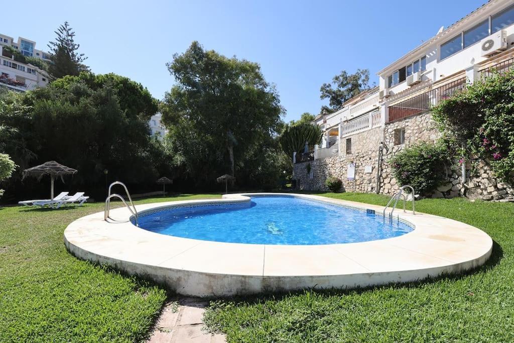 Quaint 2 Bedroom Townhouse With Pool Close To Sea! ベナルマデナ エクステリア 写真
