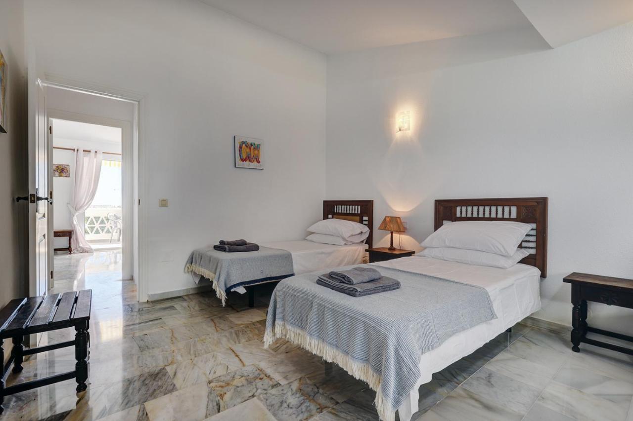 Quaint 2 Bedroom Townhouse With Pool Close To Sea! ベナルマデナ エクステリア 写真