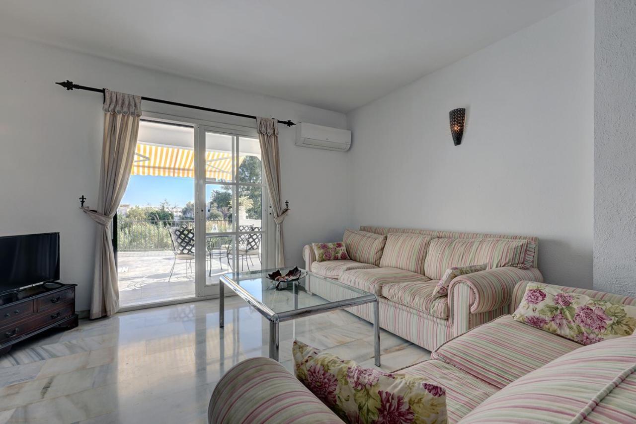 Quaint 2 Bedroom Townhouse With Pool Close To Sea! ベナルマデナ エクステリア 写真