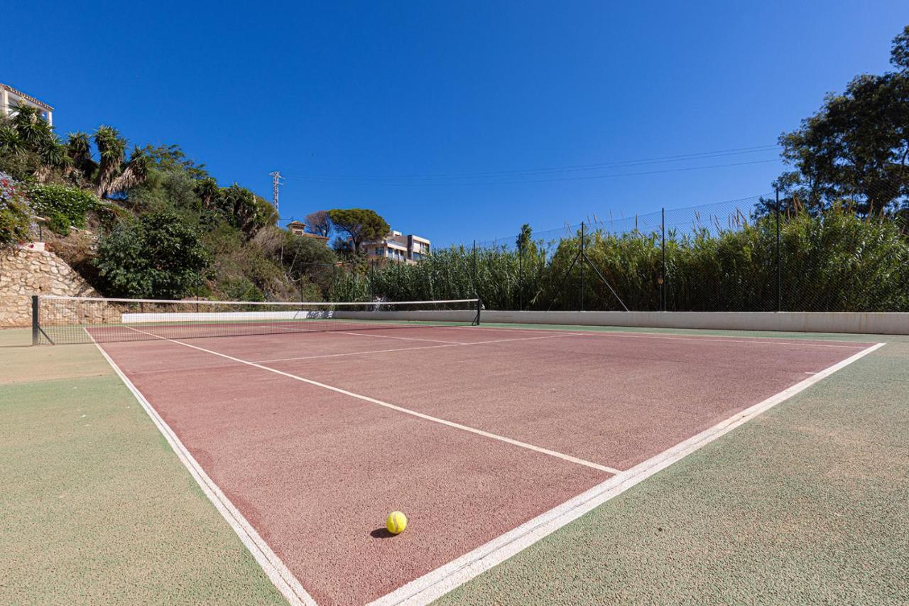 Quaint 2 Bedroom Townhouse With Pool Close To Sea! ベナルマデナ エクステリア 写真