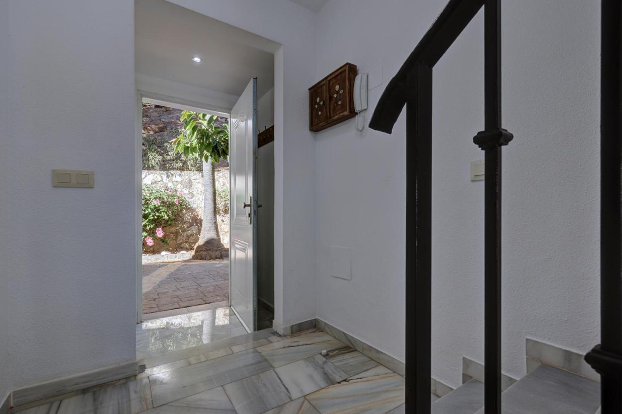 Quaint 2 Bedroom Townhouse With Pool Close To Sea! ベナルマデナ エクステリア 写真