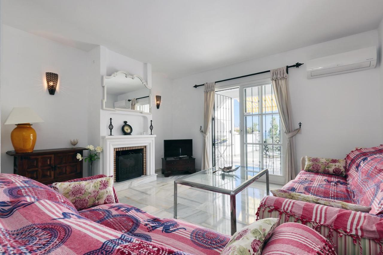 Quaint 2 Bedroom Townhouse With Pool Close To Sea! ベナルマデナ エクステリア 写真