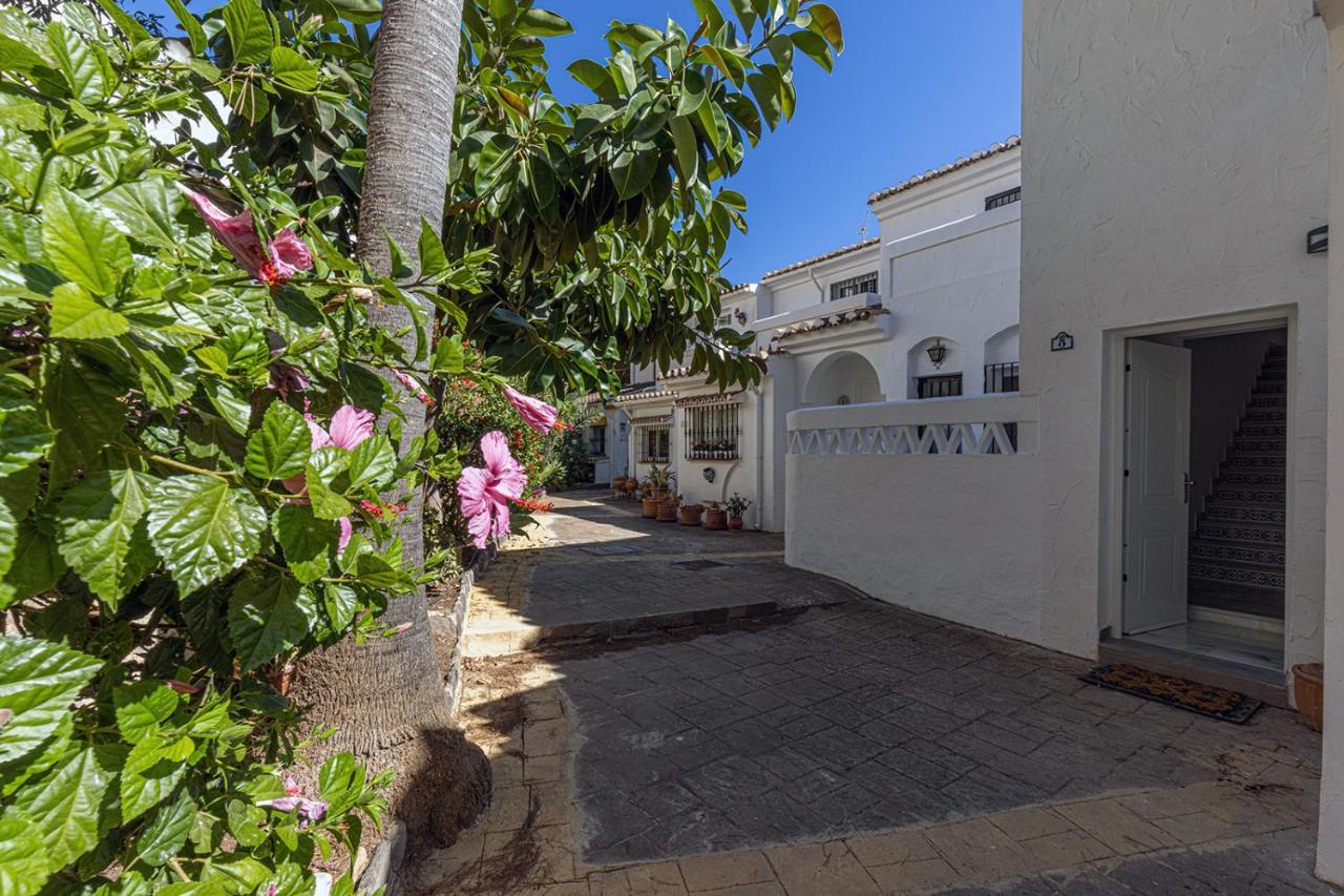 Quaint 2 Bedroom Townhouse With Pool Close To Sea! ベナルマデナ エクステリア 写真