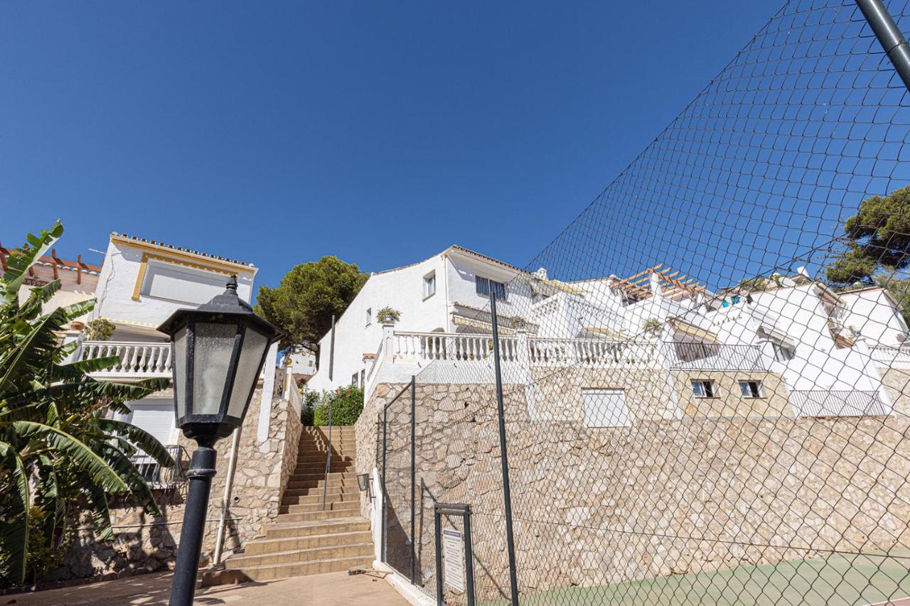 Quaint 2 Bedroom Townhouse With Pool Close To Sea! ベナルマデナ エクステリア 写真