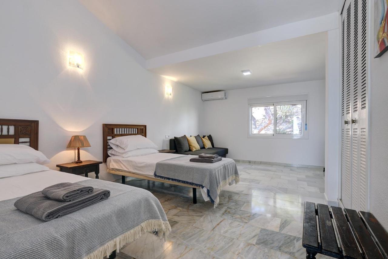 Quaint 2 Bedroom Townhouse With Pool Close To Sea! ベナルマデナ エクステリア 写真