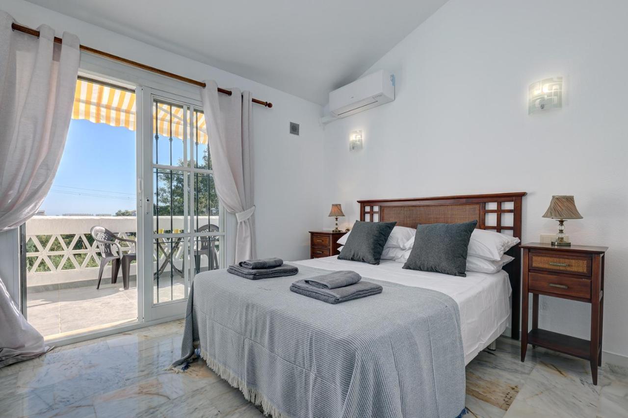 Quaint 2 Bedroom Townhouse With Pool Close To Sea! ベナルマデナ エクステリア 写真